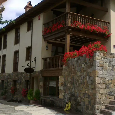 بيت ضيافة Casa Fidela Lomeña