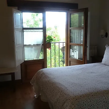 بيت ضيافة Casa Fidela Lomeña