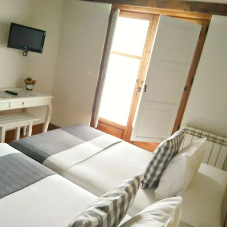 Casa Fidela Lomeña