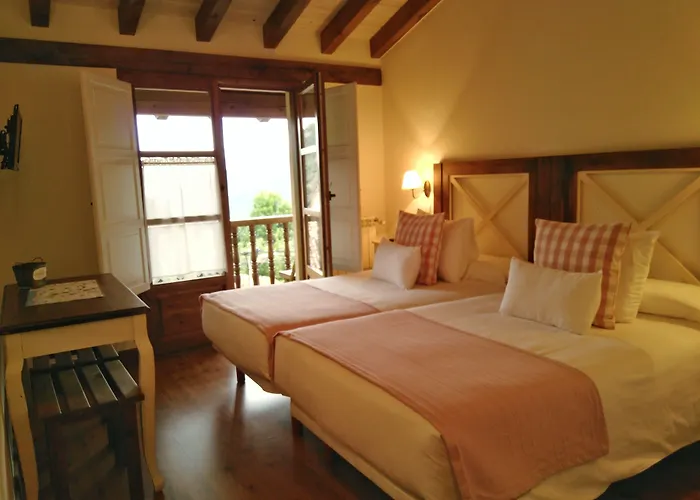 Casa Fidela 게스트하우스 Lomeña