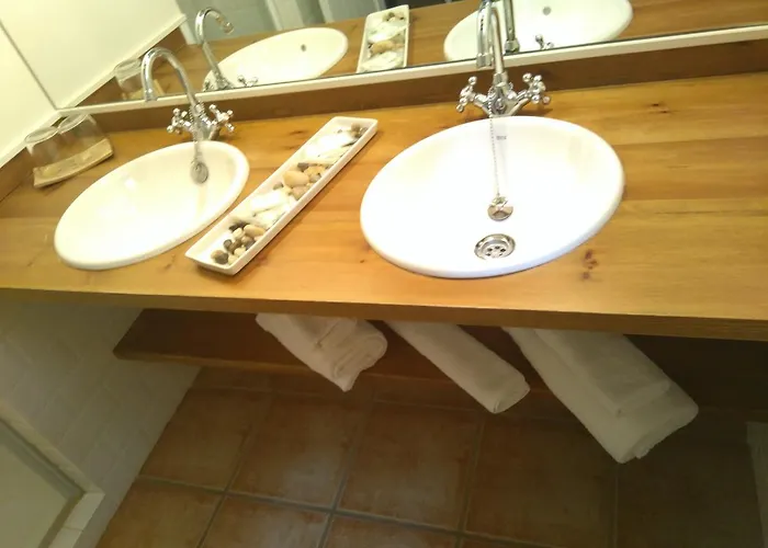 Casa Fidela 게스트하우스 Lomeña