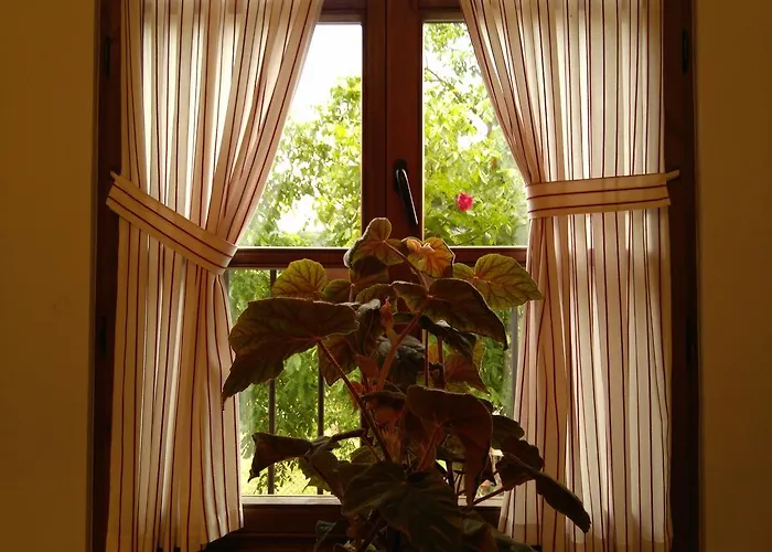 Casa Fidela 게스트하우스 Lomeña